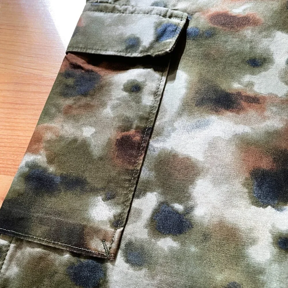 Firm. Levi Strauss / Levi's SIZE 23 X 30 Moss Green Camo Womens Cargo Pants 2023 - Picture 9 of 14